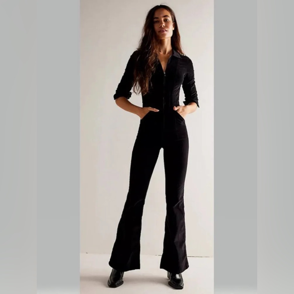 FREE PEOPLE
Jayde Corduroy Flare Jumpsuit Size Medium NWT